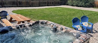 Relaxing Hot Tub! Great for Families or Business - Perfect Location!