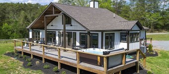 Lakefront Escape at Summer Breeze w/ Private Dock w/ Kayaks