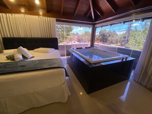Bidet, toallas, jabón, shampoo