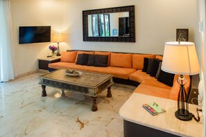 Smart TV - Winner of Top 25 in Luxury All  Mexico- Oceanfrt- 2/2 Beach Club #49 (Playa del Carmen)