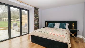 4 bedrooms, individually decorated, individually furnished, free WiFi