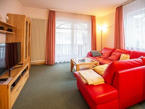 Fernseher, DVD-Player, Stereoanlage