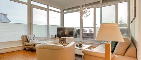 Televisie, een dvd-speler en een stereo