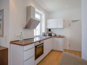 Kühlschrank, Ofen, Herdplatte, Geschirrspüler