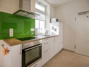 Fridge, oven, stovetop, dishwasher - Apartment with 1 bedroom and balcony (Ostseebad Binz)