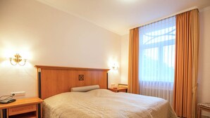 2 室のベッドルーム、WiFi (無料)、ベッドシーツ