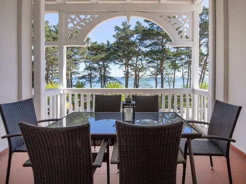 Ferienwohnung mit Meerblick, 2 Schlafzimmern und Balkon