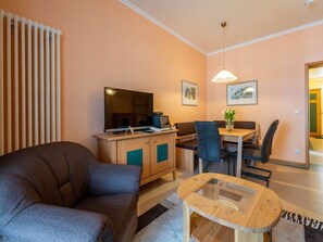 Dining - Apartment with sea view, 2 bedrooms and balcony (Ostseebad Binz)