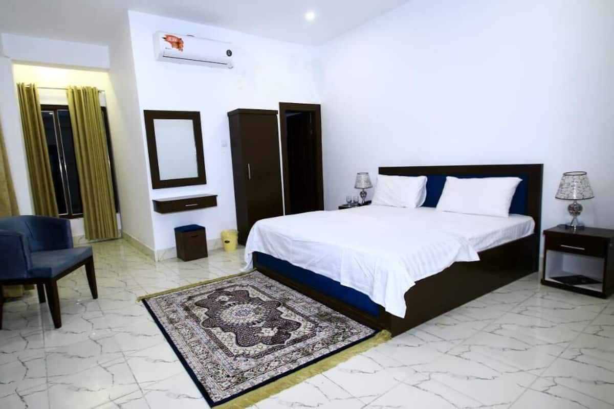 Deluxe kamer, 1 twee- of 2 eenpersoonsbedden | Een strijkplank/strijkijzer, gratis wifi