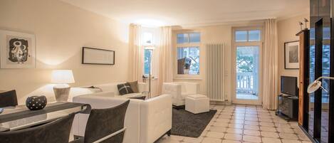 电视、DVD 播放器、立体声音响