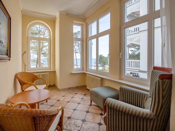 Fernseher, DVD-Player, Stereoanlage