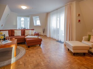 Fernseher, DVD-Player, Stereoanlage