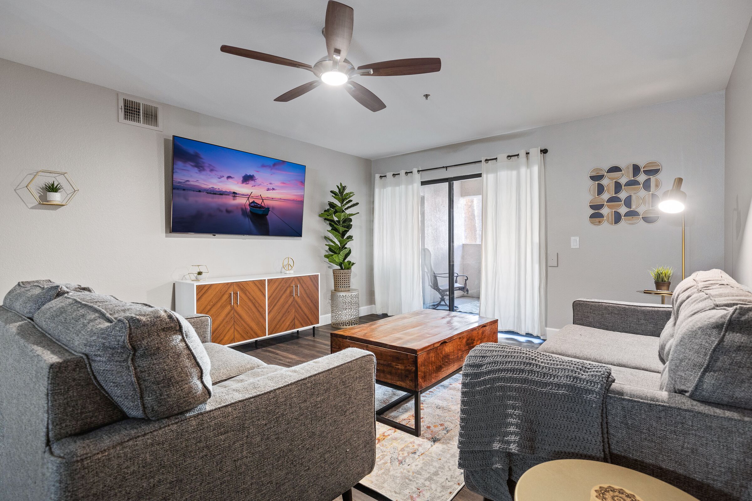Beautiful newly remodeled 2-Bdrm Biltmore Condo!