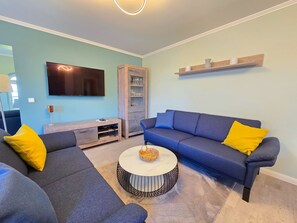 Fernseher, DVD-Player, Stereoanlage