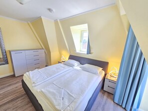 2 bedrooms, iron/ironing board, free WiFi, bed sheets