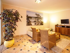 Fernseher, DVD-Player, Stereoanlage