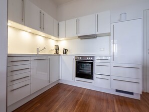 Fridge, oven, stovetop, dishwasher - Apartment with sea view, 1 bedroom and balcony (Ostseebad Binz)