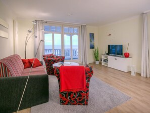 TV, stereo - Apartment with sea view, 1 bedroom and balcony (Ostseebad Binz)