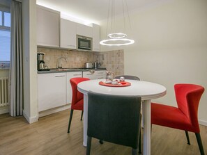 Dining - Apartment with sea view, 1 bedroom and balcony (Ostseebad Binz)