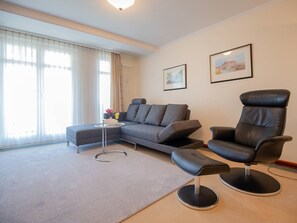 Fernseher, DVD-Player, Stereoanlage