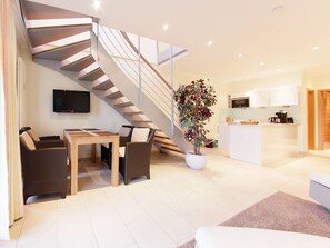 Fernseher, DVD-Player, Stereoanlage