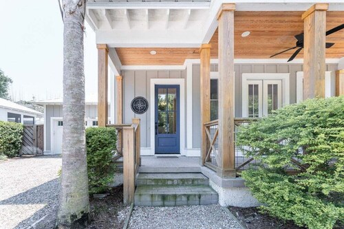 Private Pool! Screened Porch, Pet Friendly