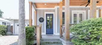 Private Pool! Screened Porch, Pet Friendly