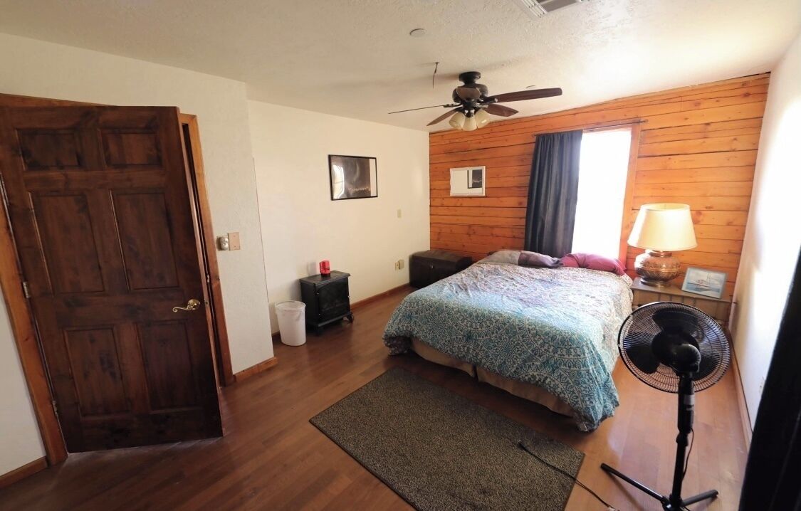 4 quartos, cofres nos quartos, escrivaninha