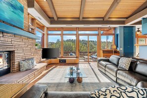 Una Smart TV, una impresora