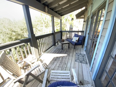 Great rates in Rosemary Beach, 2 bikes; beautiful condo overlooking green space!