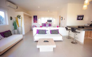 5 bedrooms, iron/ironing board, WiFi, bed sheets