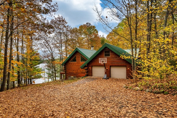 sideview of the cabin including basketball net