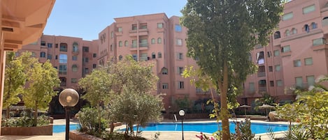 室外游泳池