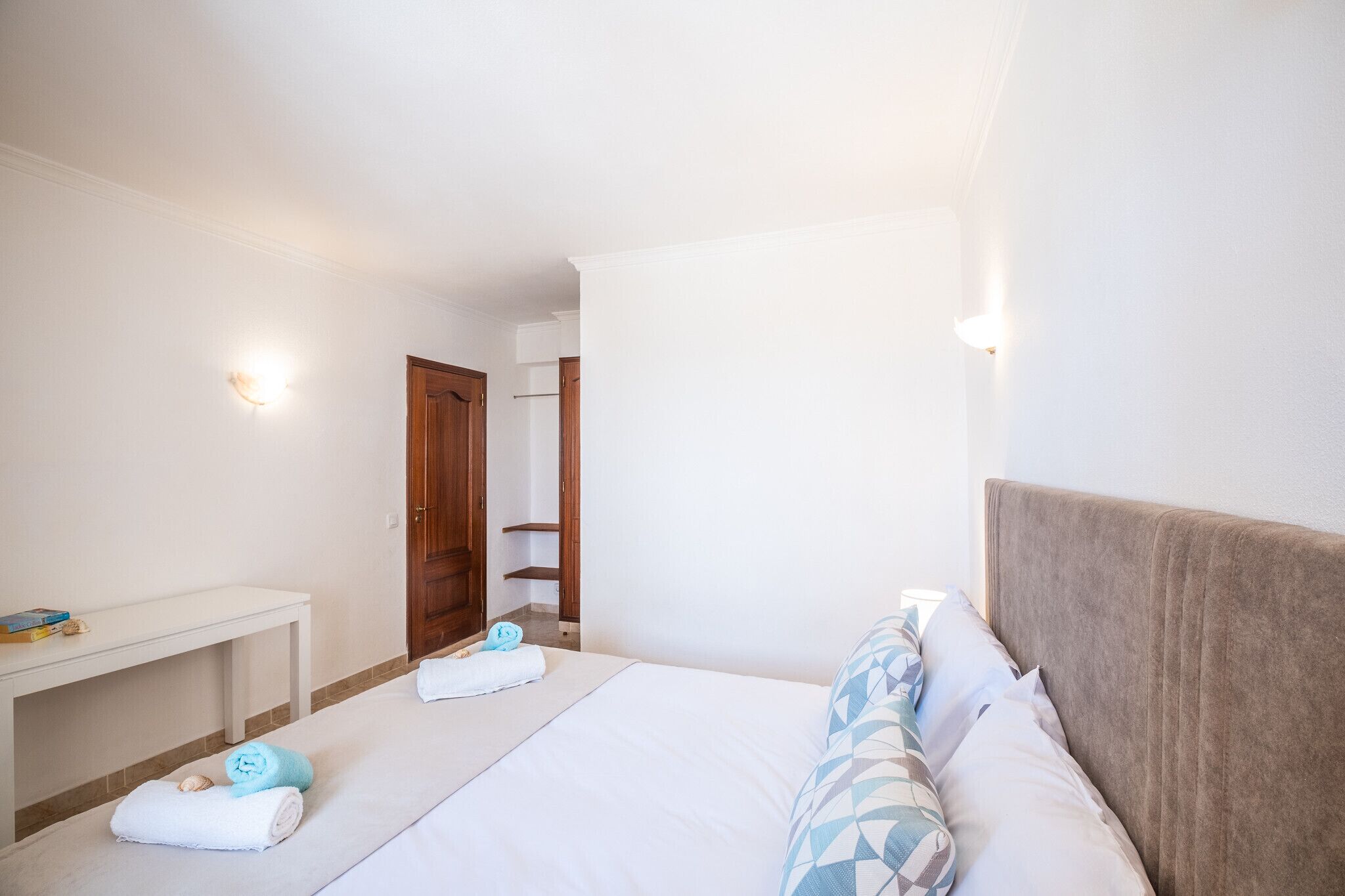 13 habitaciones, tabla de planchar con plancha y wifi gratis 