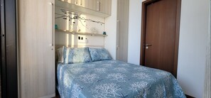 1 quarto, escrivaninha, ferros/tábuas de passar roupa, Wi-Fi de cortesia