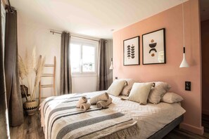 3 多间卧室、客房内保险箱、熨斗/熨衣板、免费 WiFi