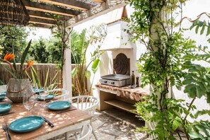Outdoor dining - VILLA NONNA / 90m2, 3 bedrooms, 50m2 terrace, griddle, free Wifi and Netflix (Sainte-Maxime)