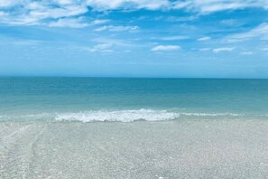 靠近海滩、沙滩毛巾