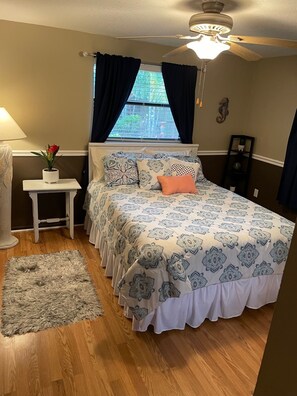 3 bedrooms, desk, iron/ironing board, free WiFi