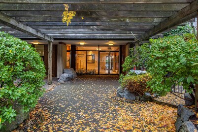 Your Perfect Westend location - 5 min from beach or Stanley Park