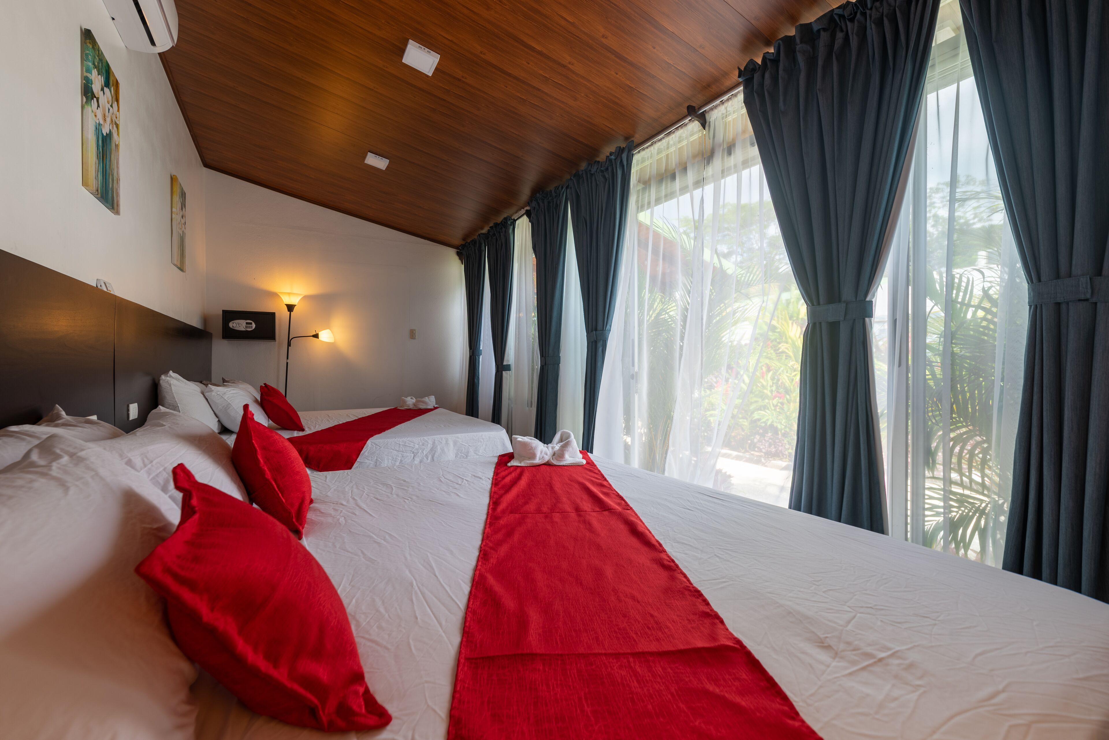 4 chambres, coffres-forts dans les chambres, Wi-Fi gratuit