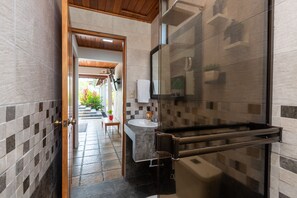 Dusche, Handtücher, Seife, Toilettenpapier