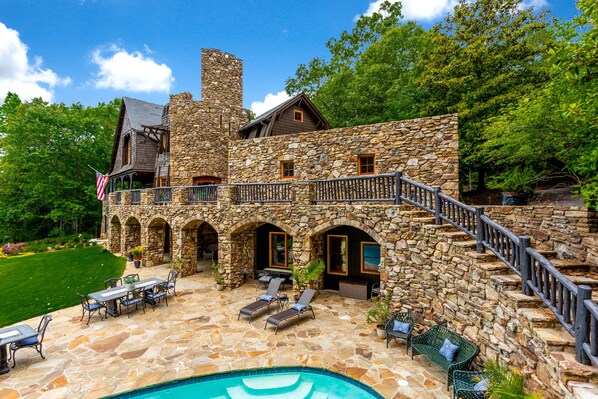 المنشأة من الخارج