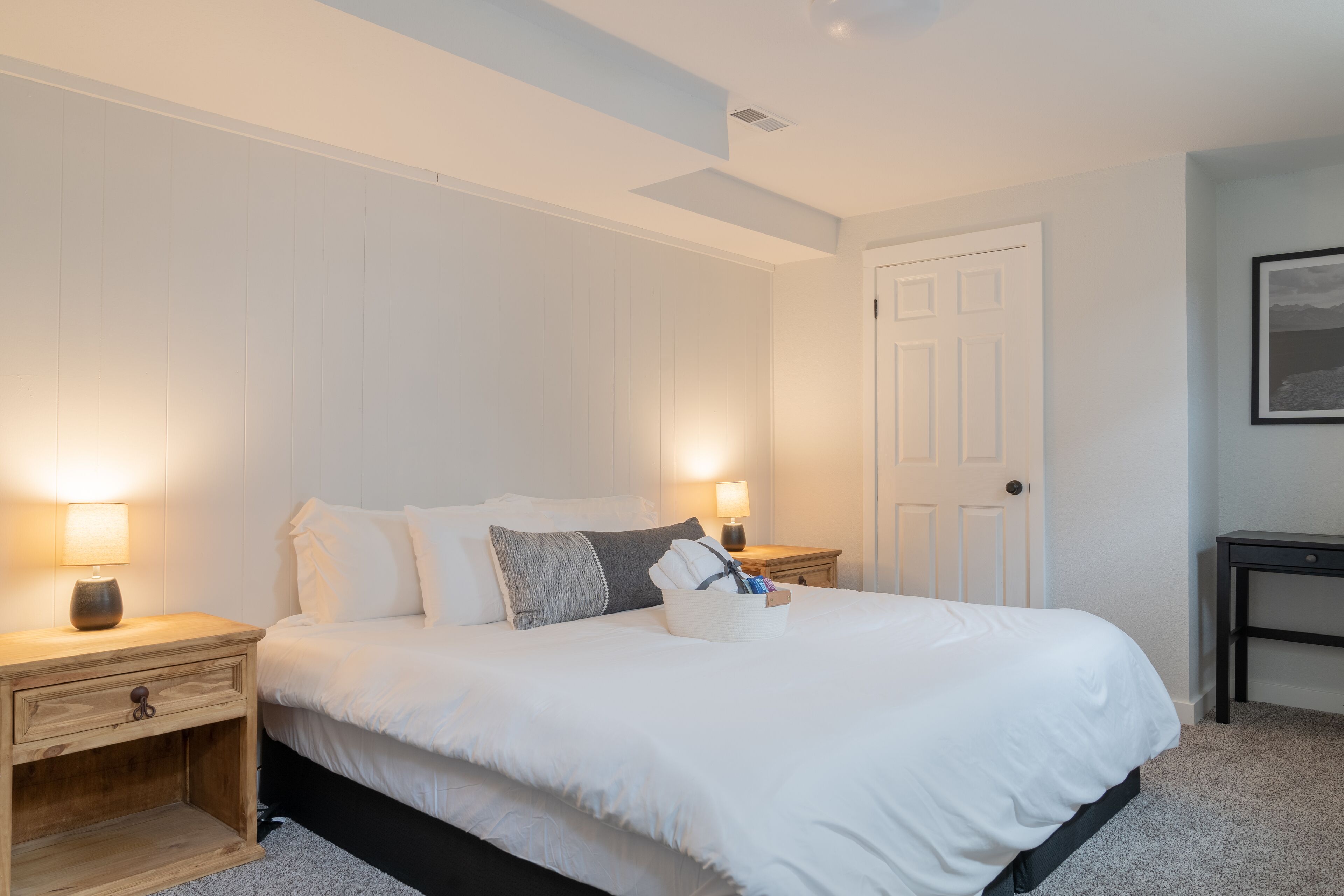 2 Schlafzimmer, Betten mit Memory-Foam-Matratzen, Schreibtisch