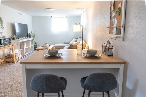 Private, Dog-friendly Suite w/ Hot Tub near Downtown COS