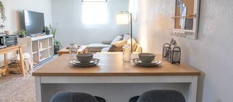 Private, Dog-friendly Suite w/ Hot Tub near Downtown COS