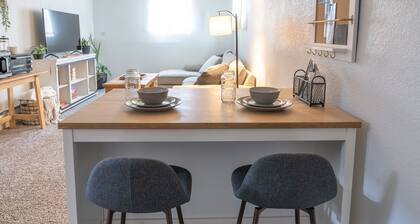 Private, Dog-friendly Suite w/ Hot Tub near Downtown COS