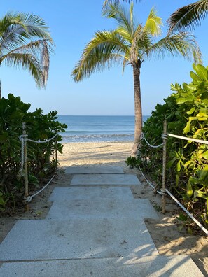 Am Strand, Liegestühle, Strandtücher