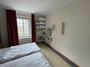 1 bedroom, free WiFi, bed sheets - Comfort apartment with 1 bedroom and terrace on the first floor (Ostseebad Binz)
