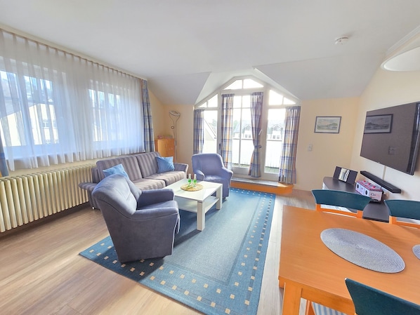 TV, table tennis, stereo